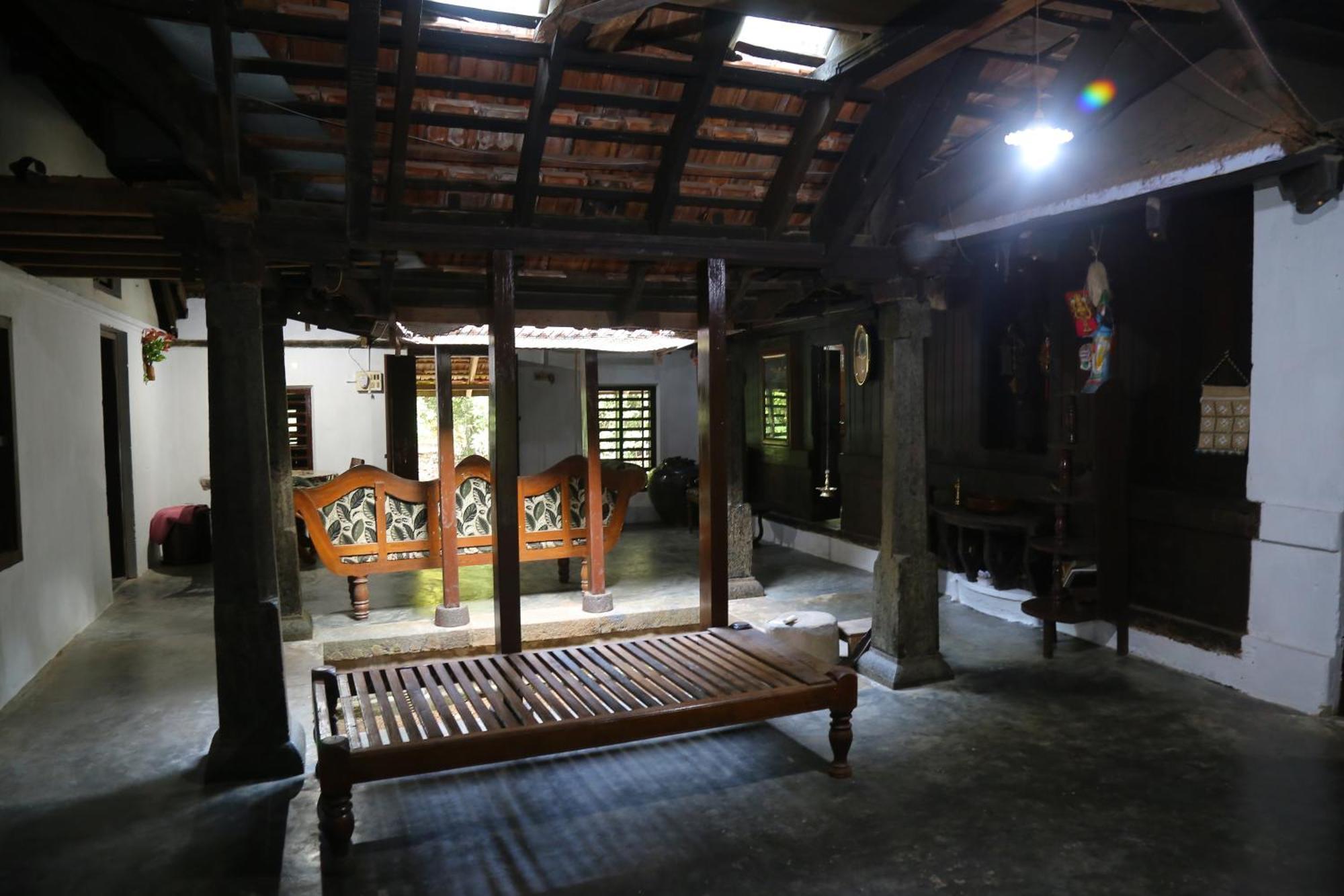 The Mana-Heritage Stay - Chengazhimattam Mana Kottayam Exterior photo