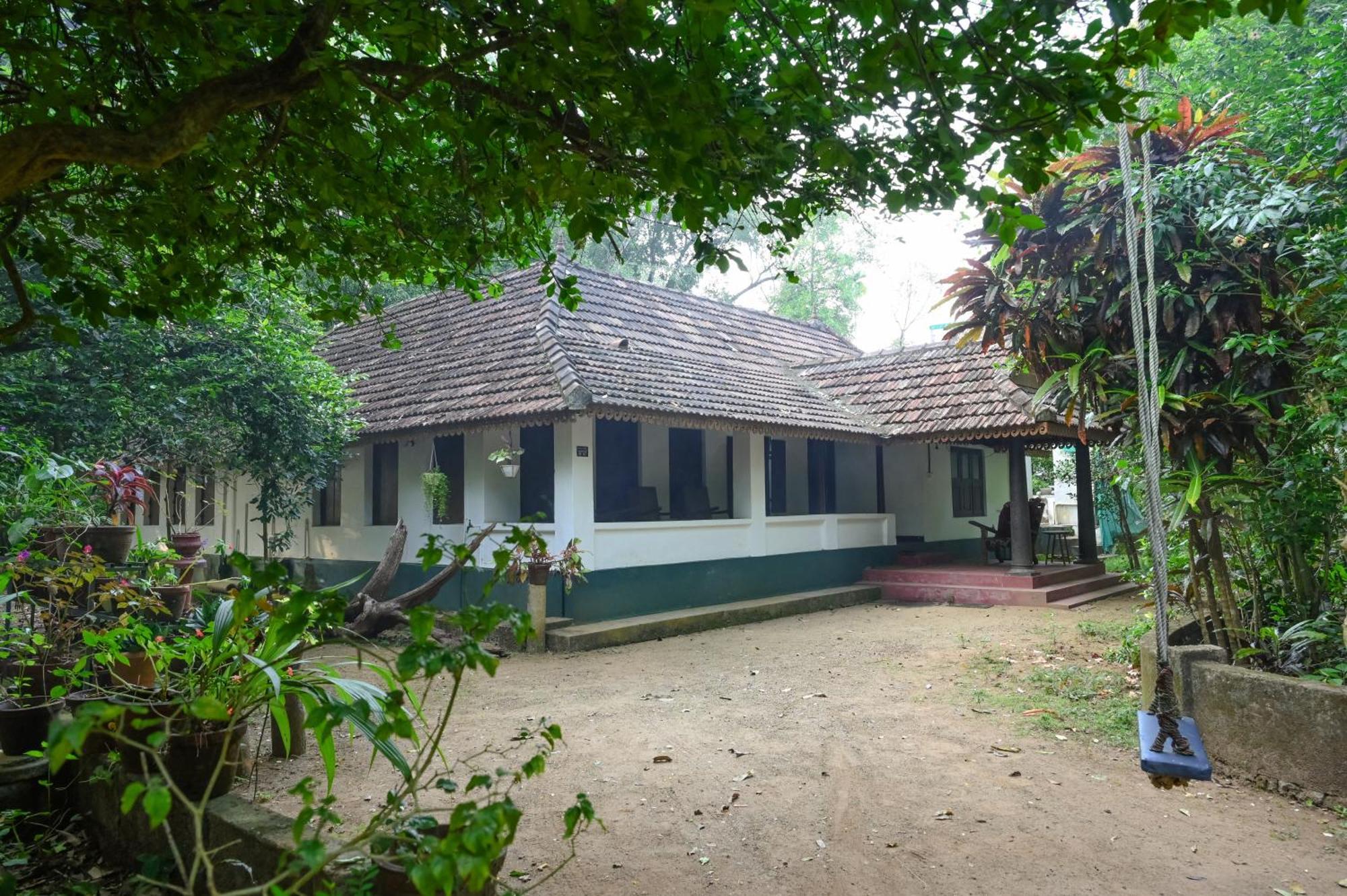 The Mana-Heritage Stay - Chengazhimattam Mana Kottayam Exterior photo