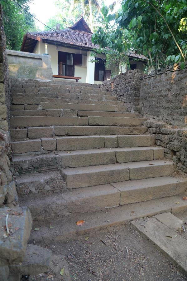 The Mana-Heritage Stay - Chengazhimattam Mana Kottayam Exterior photo